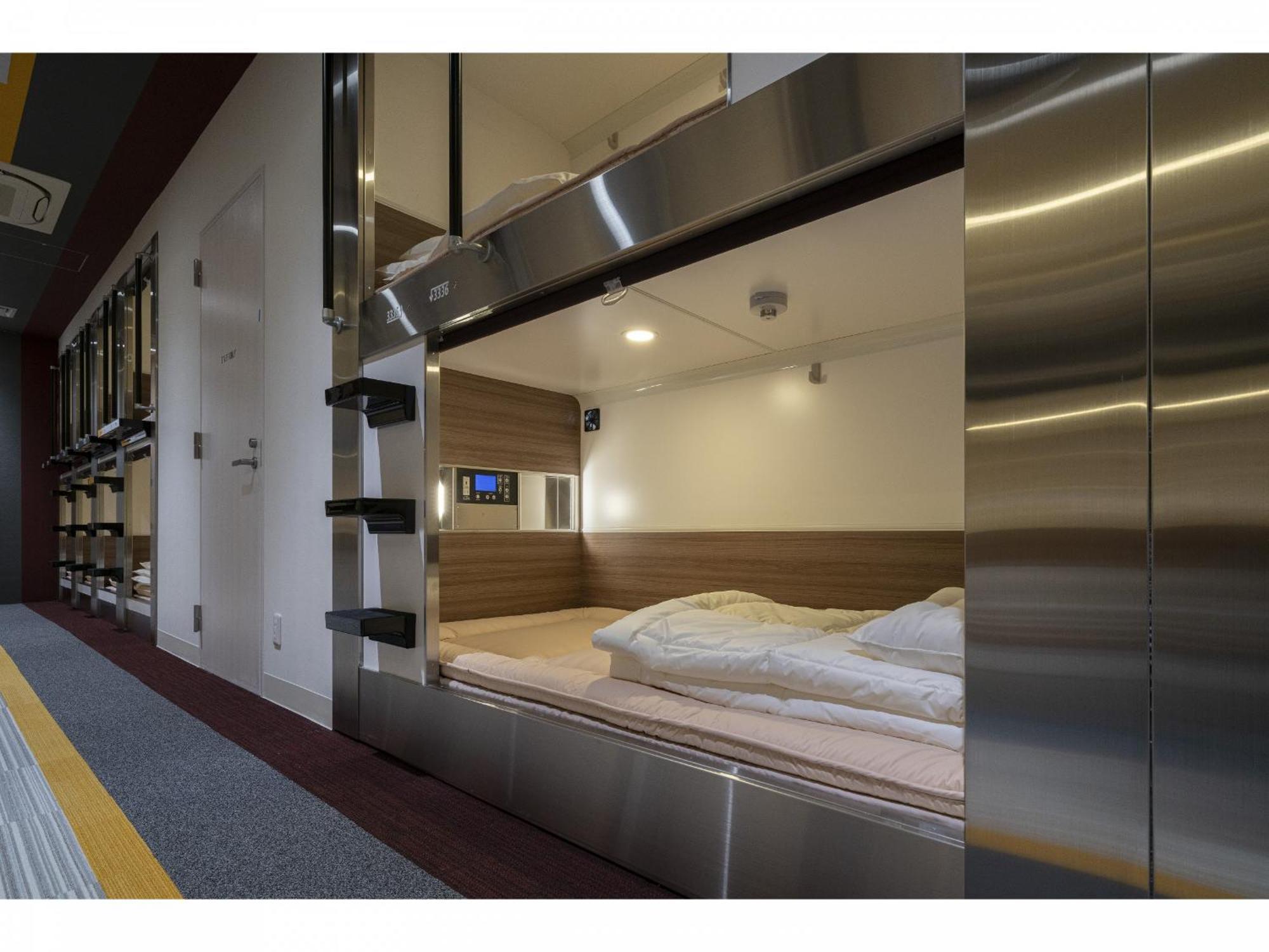 Capsule Room Male