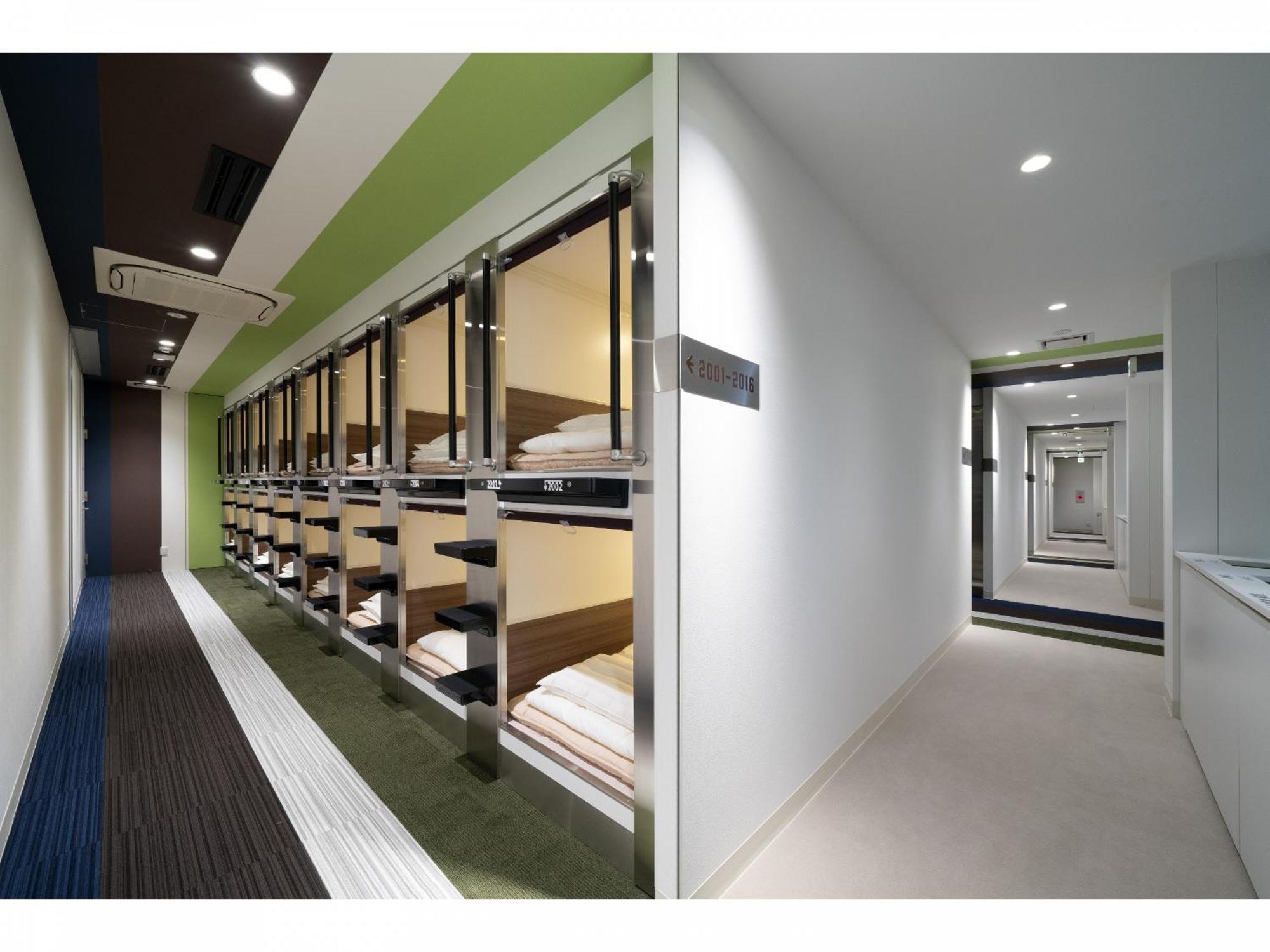 Capsule Room Male