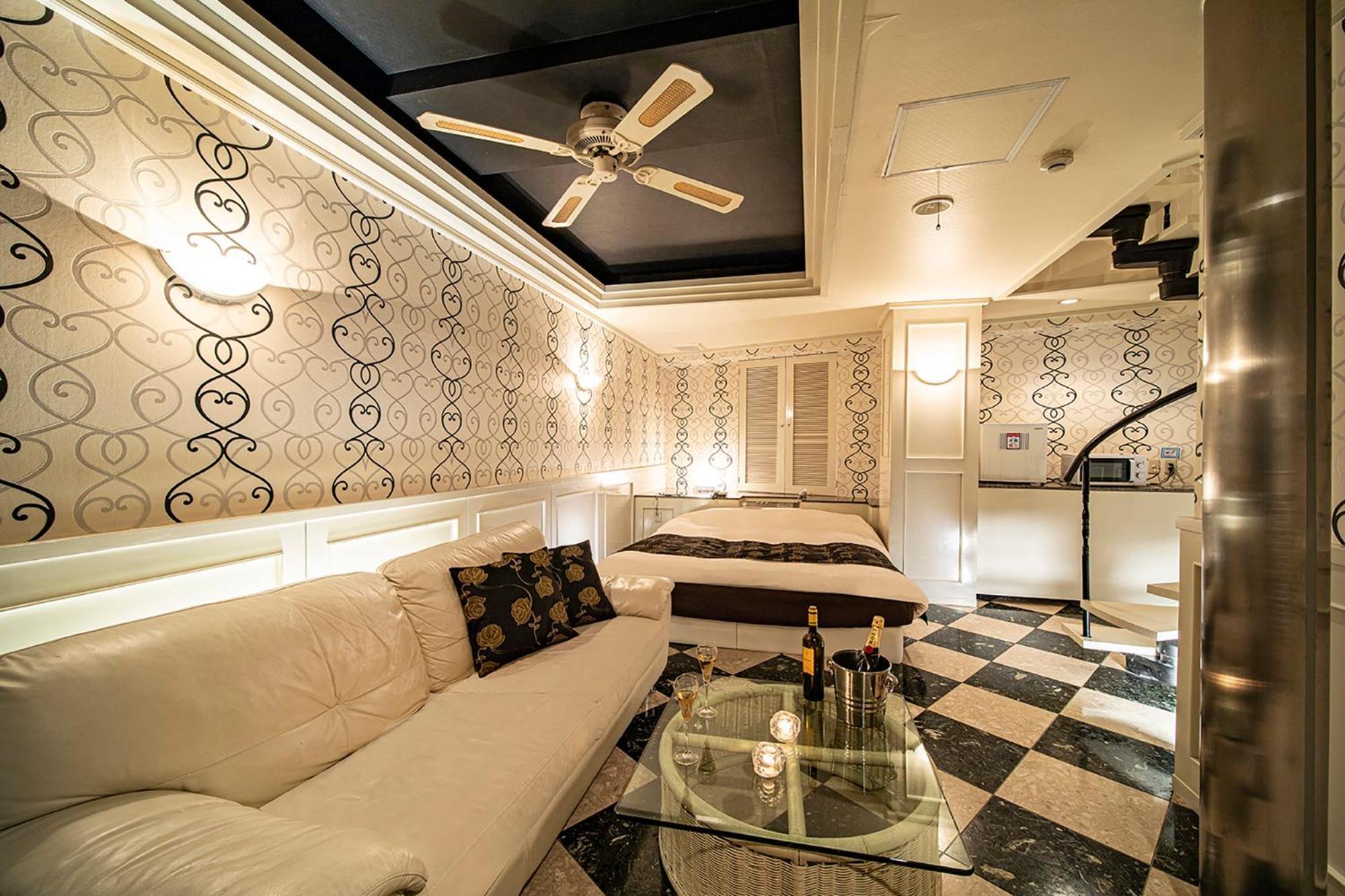Private Pool Room