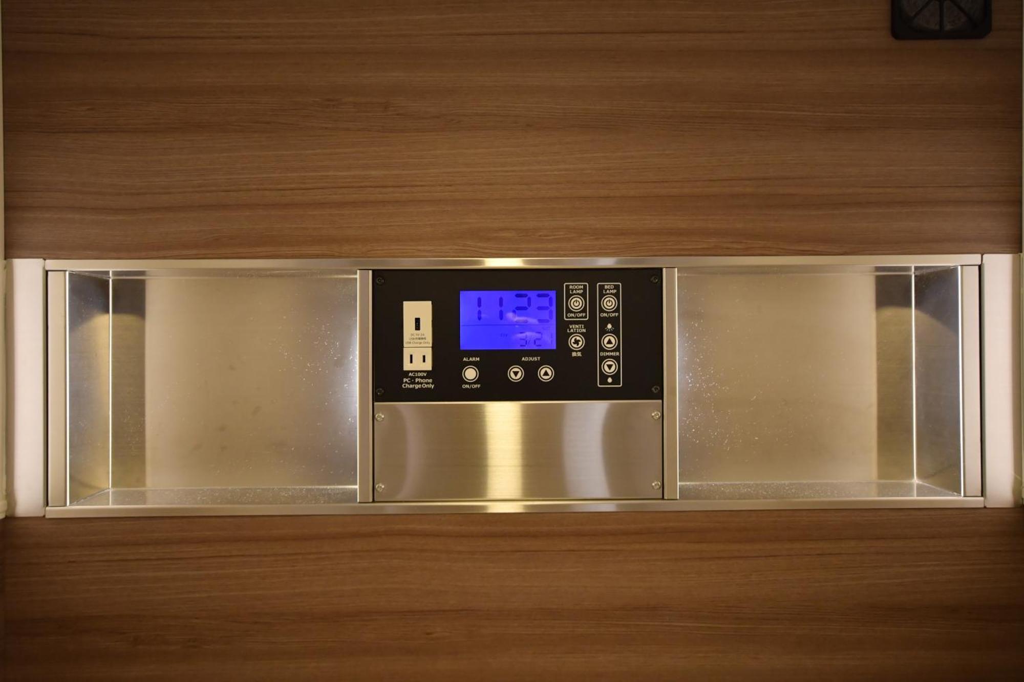 Capsule Room Male